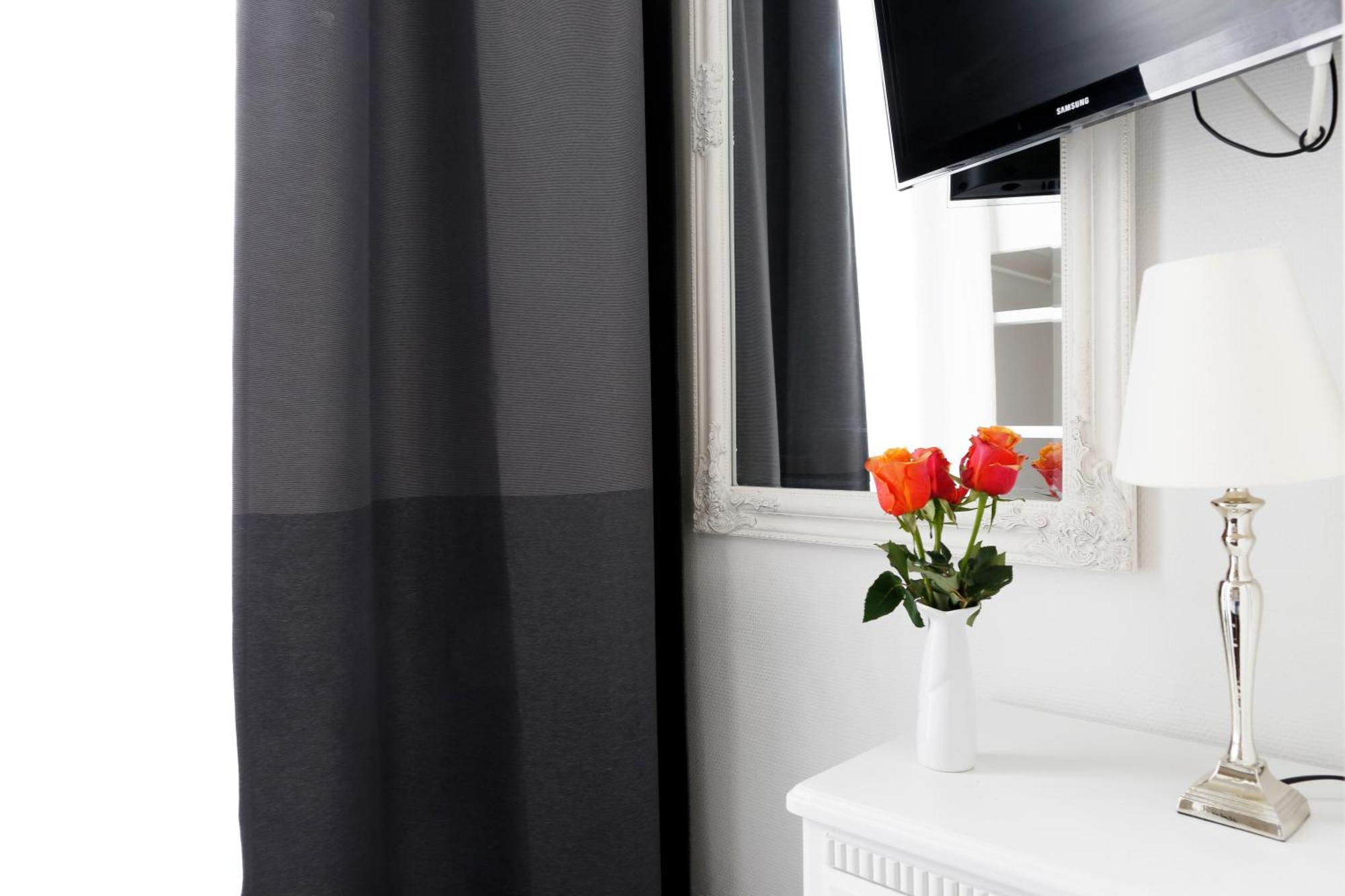 Nieb By Rockchair Apartments L Superhost Status L 3 Bedrooms Boxspringbeds 3 Bathrooms In Center "Kurfuerstendamm" - Cozy Family & Business Flair Welcomes You! Berlim Exterior foto